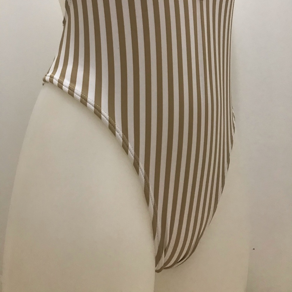 Swimsuit - Picture 4 of 6